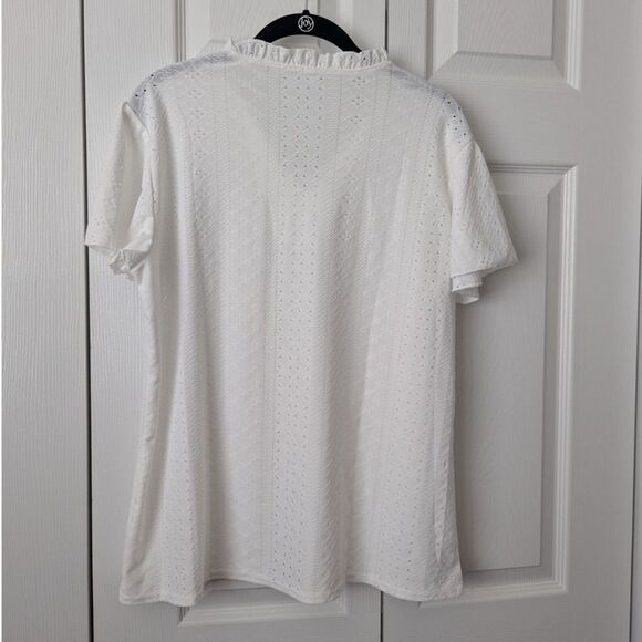 White Eyelet Embroidery V-Neck Top Women’s Medium Ruffle Short Sleeve - Picture 3 of 3